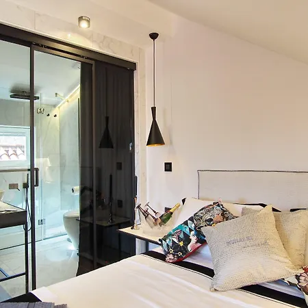 Πανσιόν La E Bella Ii