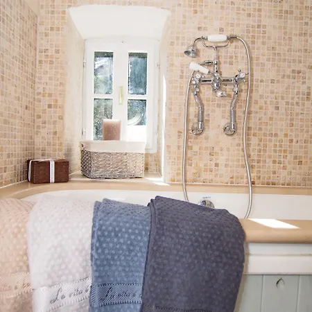 Πανσιόν La E Bella Ii