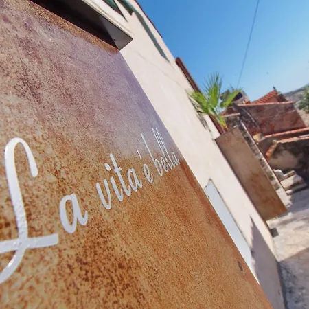 La E Bella Ii ゲストハウス